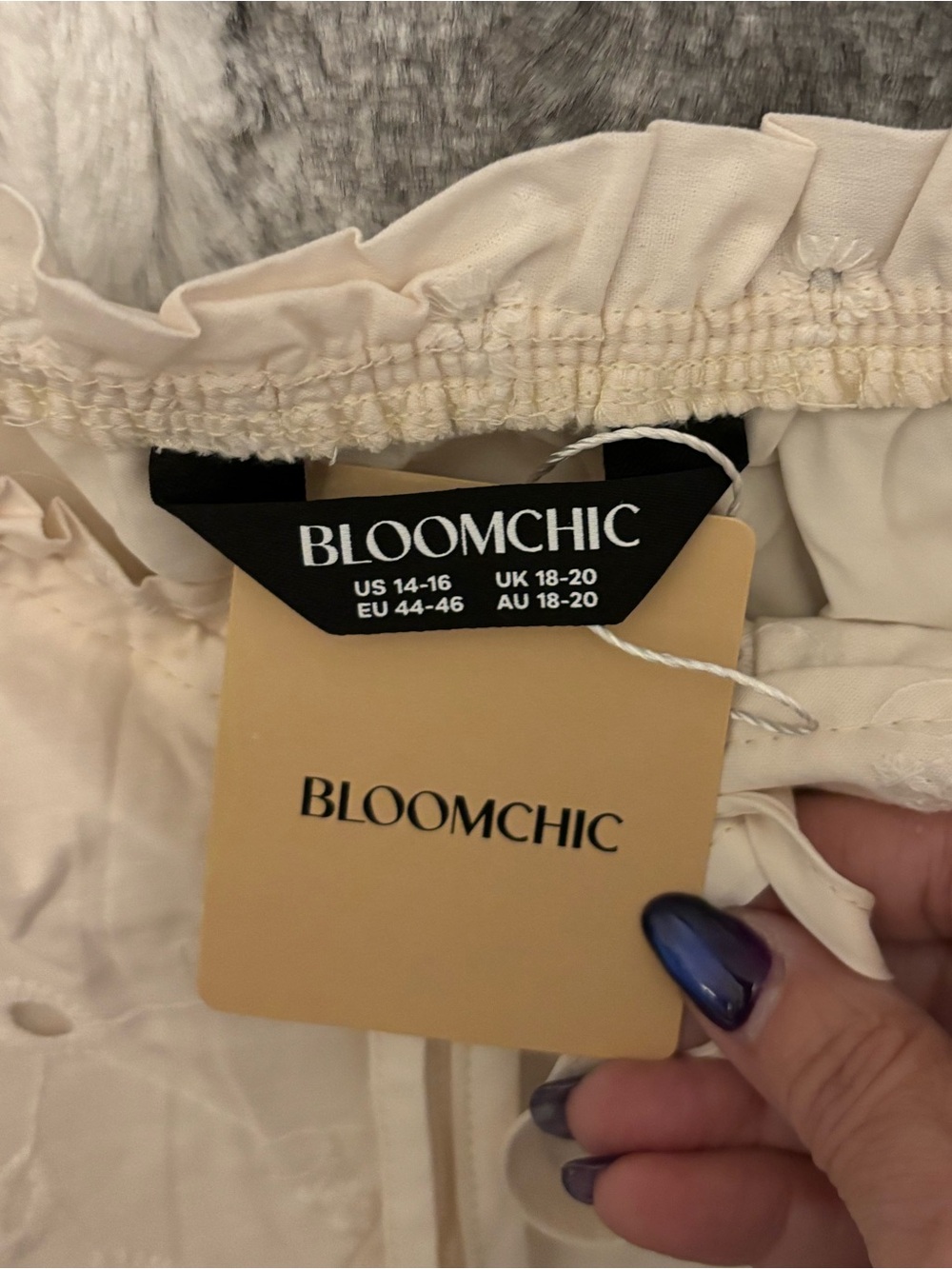 BloomChic Cotton Floral Textured Hem Blouse size 1X (14-16) - Picture 13 of 15
